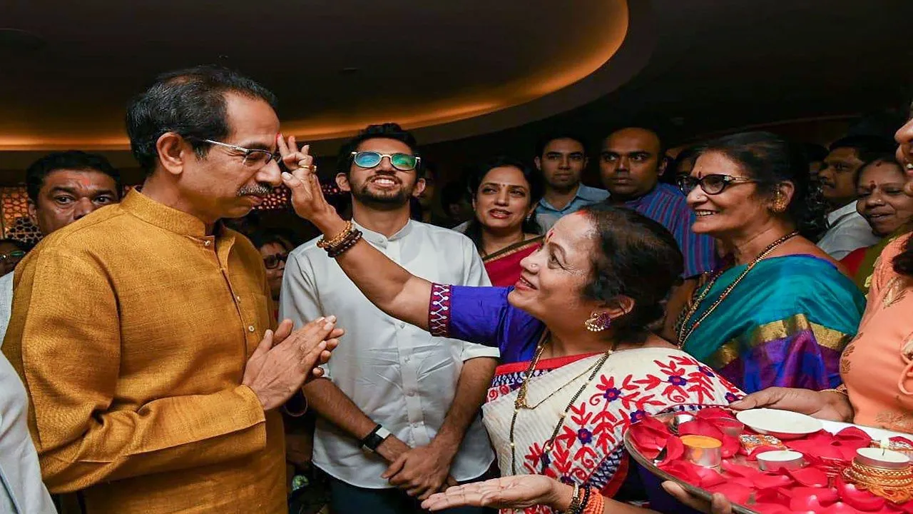 उद्धव ठाकरे चले नरेंद्र मोदी, राबड़ी देवी, ओमप्रकाश चौटाला की राह पर