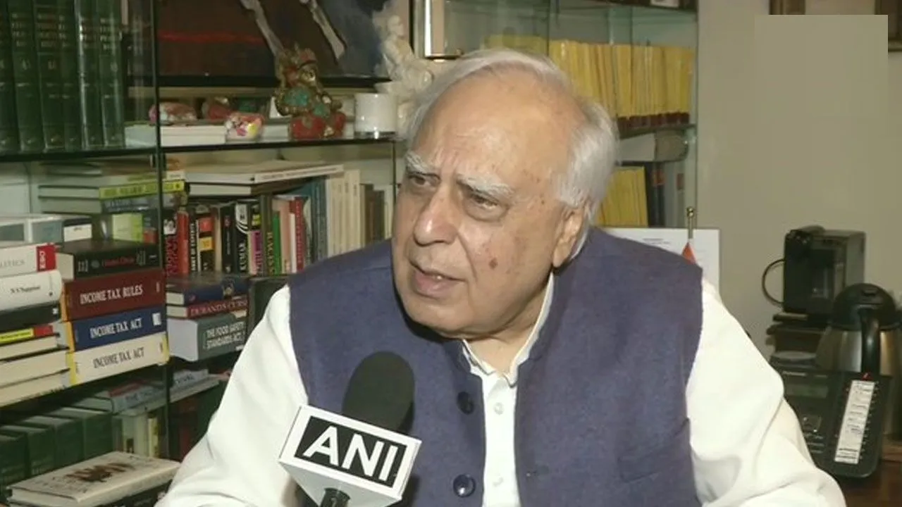 संजय राउत के बाद अब कपिल सिब्बल ने भी दिया गोवा में तख्तापलट का संकेत