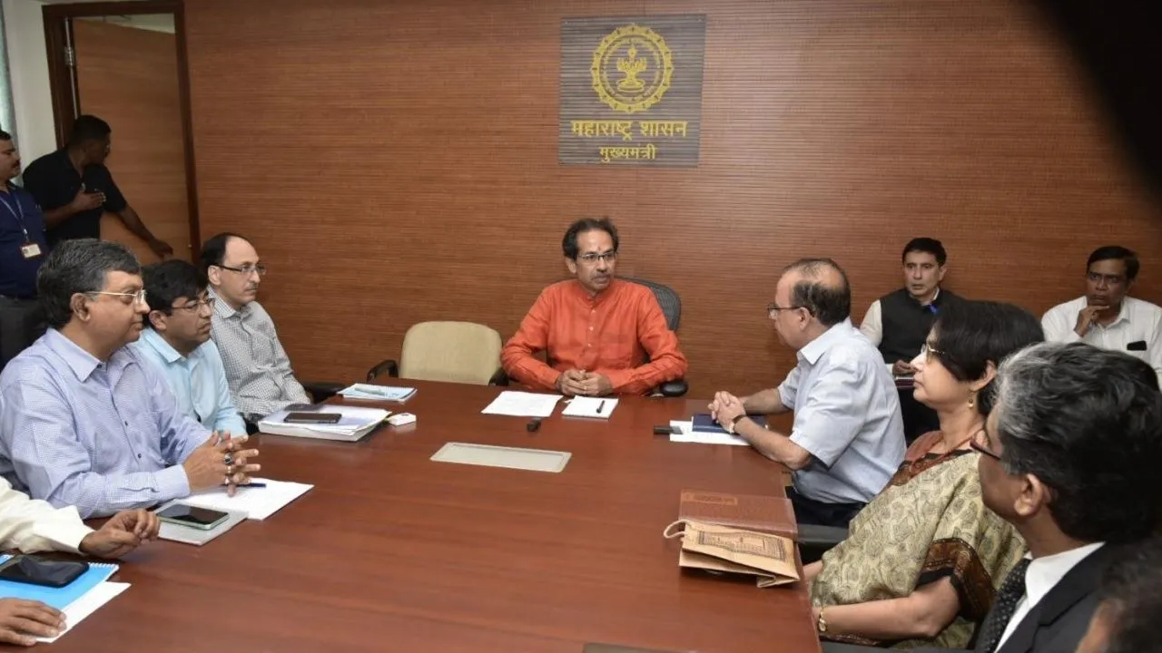 उद्धव ठाकरे ने संभाला पदभार, पहली प्रेस कॉन्फ्रेंस में बोले- मेरे ऊपर सौंपी गई बहुत बड़ी जिम्मेदारी