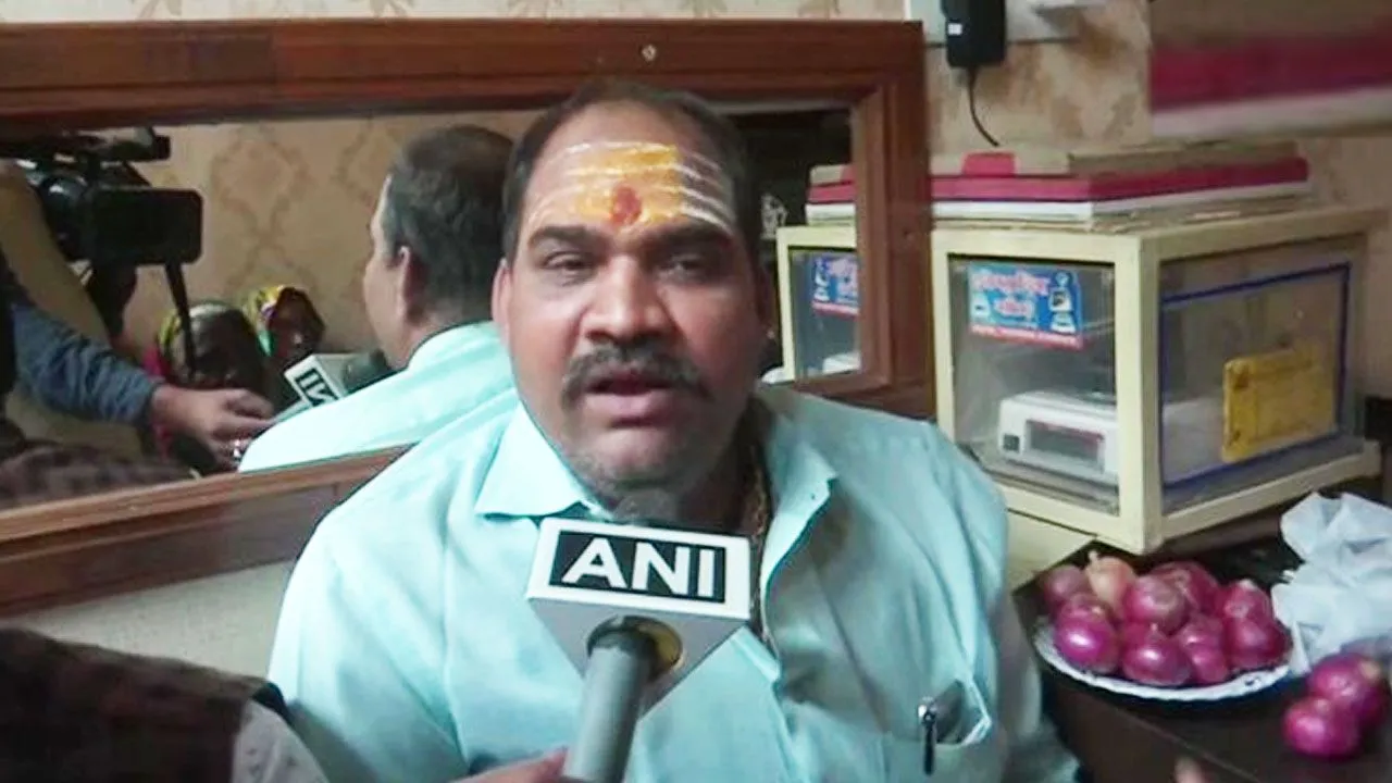 प्याज फिर हुआ 'लाल', यहां मिल रहा है आधार कार्ड दिखाकर लोन पर 'समाजवादी' प्याज
