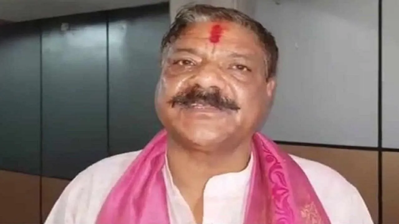 मथुरा में बलदेव के विधायक पूरन प्रकाश के खिलाफ गैर जमानती वारंट जारी
