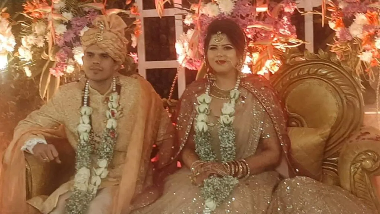 विवादों के बीच हुई अनिल यादव-पंखुड़ी पाठक की शादी, देखें तस्वीरें