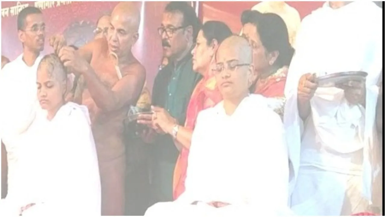 एक गणाचार्य और चार आचार्य के बीच तीन सगी बहनों समेत छह लोगों ने ली जैन दीक्षा