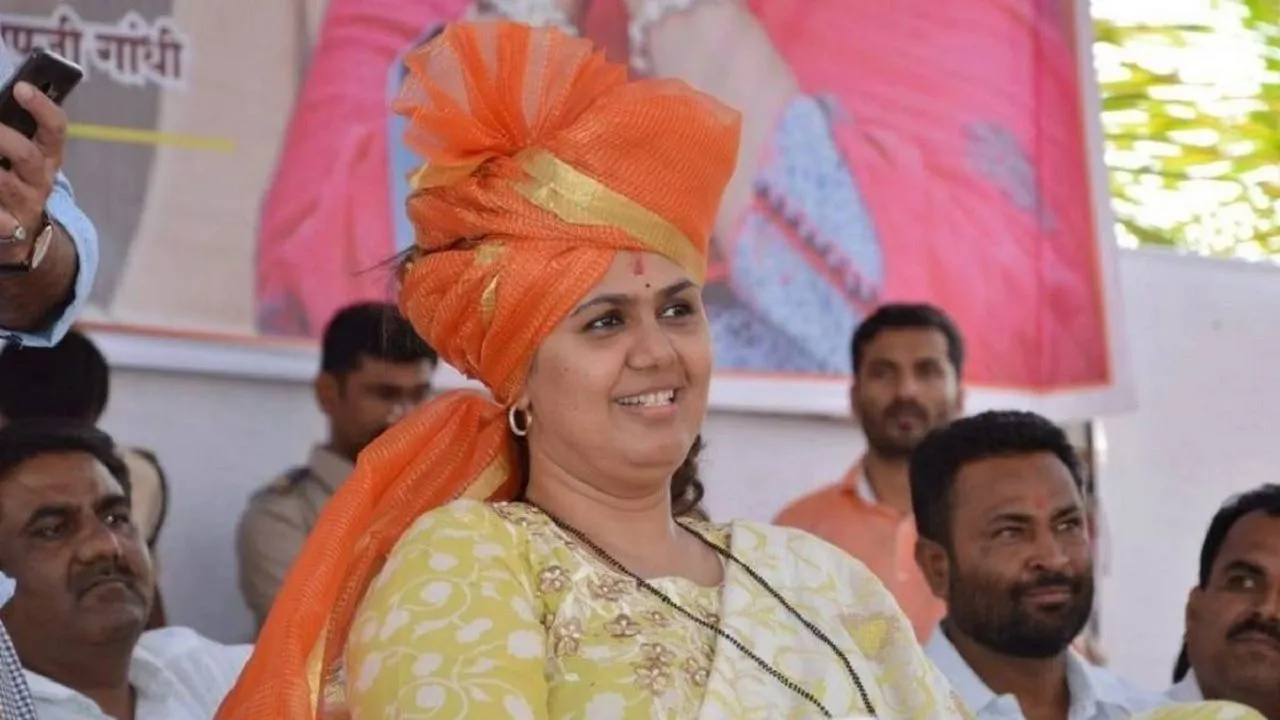 पार्टी छोड़ने की अटकलों को पंकजा मुंडे ने किया खारिज, कहा- मैं पार्टी की सच्ची और समर्पित कार्यकर्ता
