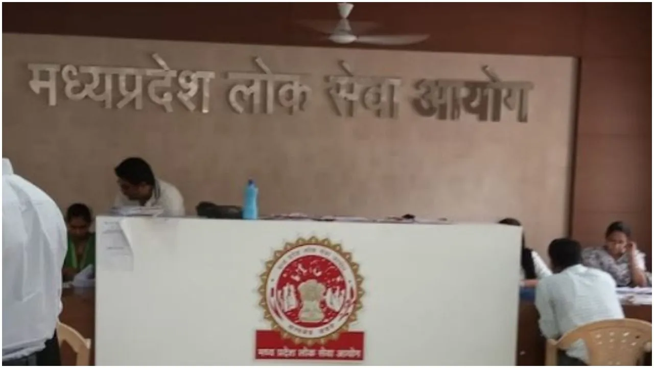 मध्य प्रदेश में अपॉइंटमेंट लेटर नहीं मिला तो उम्मीदवारों ने मुंडवाया सिर