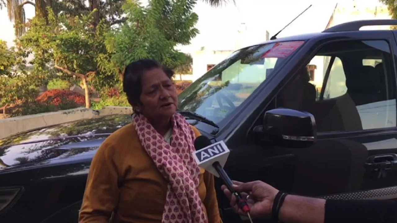 प्रियंका गांधी के आवास में घुसने वाली महिला हैं कांग्रेस कार्यकर्ता, कहा- होमगार्डों पर छोड़ दी गई थी सुरक्षा