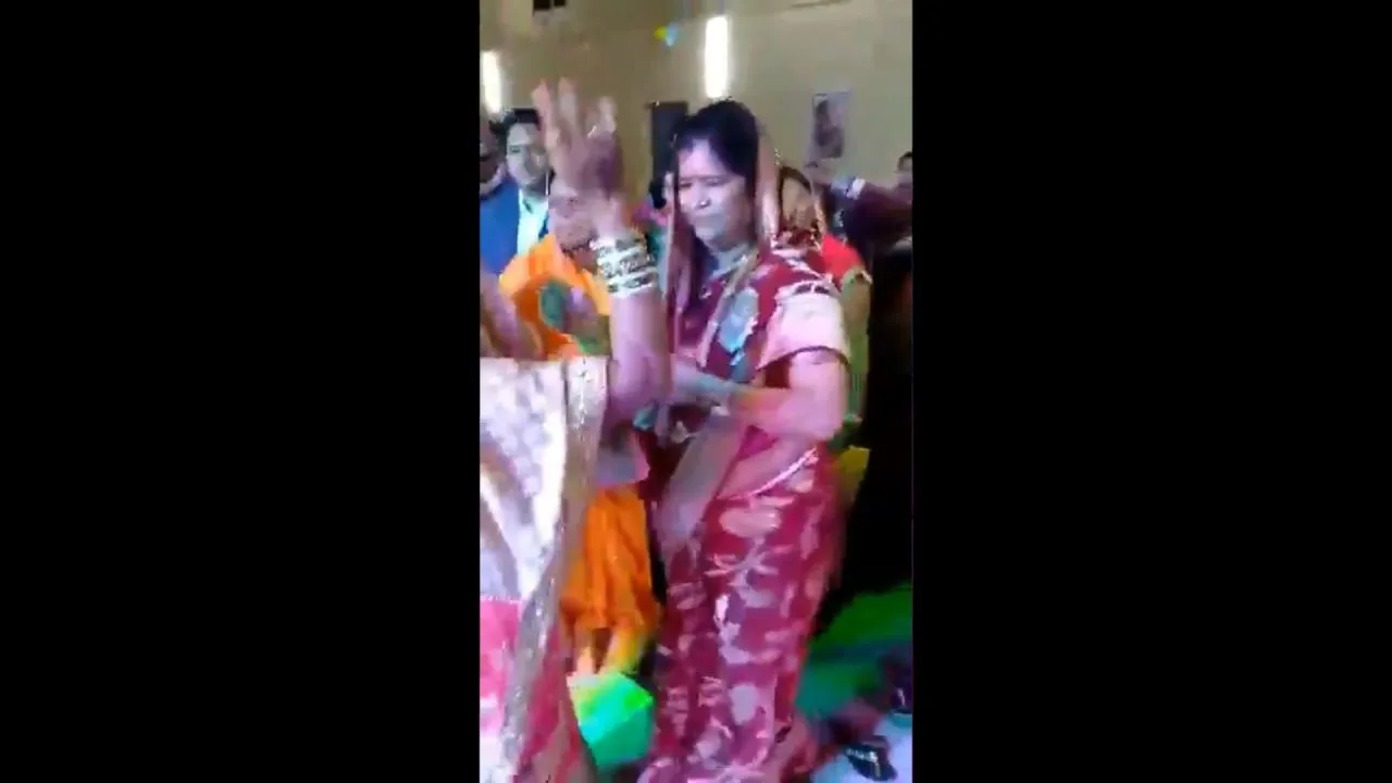 फिर चर्चा में आईं मध्य प्रदेश की मंत्री इमरती देवी, अब डांस कर सोशल मीडिया पर हुईं Viral