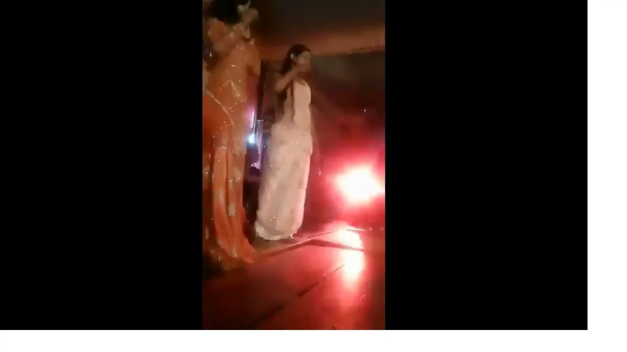VIDEO: स्टेज पर डांस कर रही थी युवती, तभी चली गोली और...