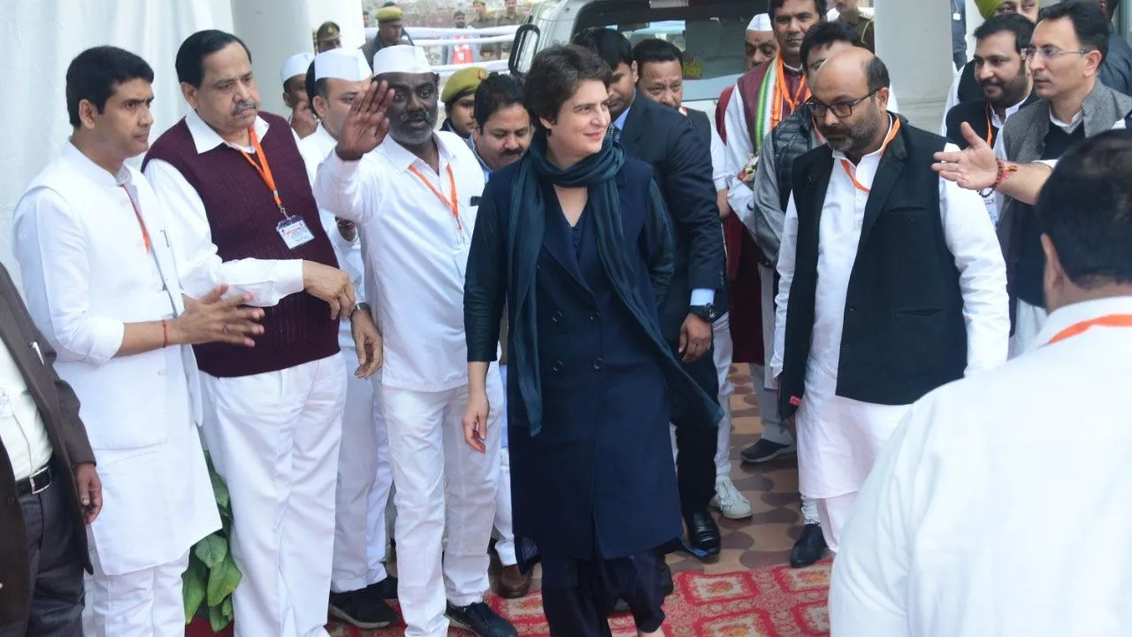 प्रियंका गांधी ने कहा- यूपी में लड़कियां नहीं सुरक्षित, सीएम योगी सामने आकर लें जिम्मेदारी