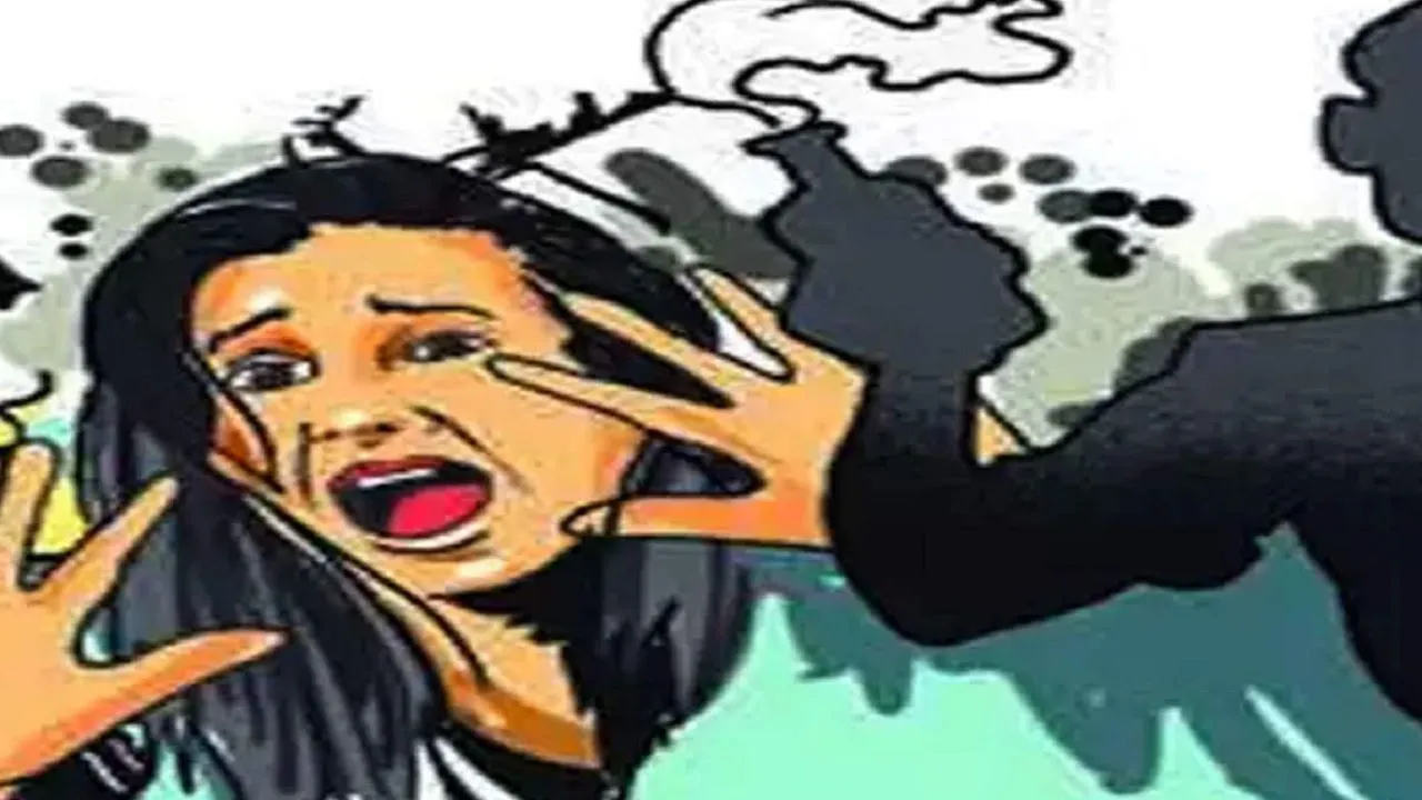 दिल्ली के अजमेरी गेट रेलवे स्टेशन पर महिला पर केमिकल से हमला