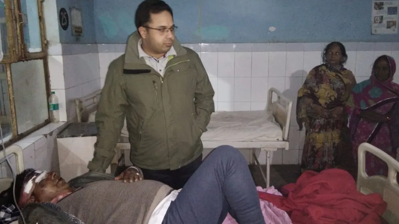 बारातियों से भरी कार और ट्रक में भिड़ंत, 6 लोगों की मौत