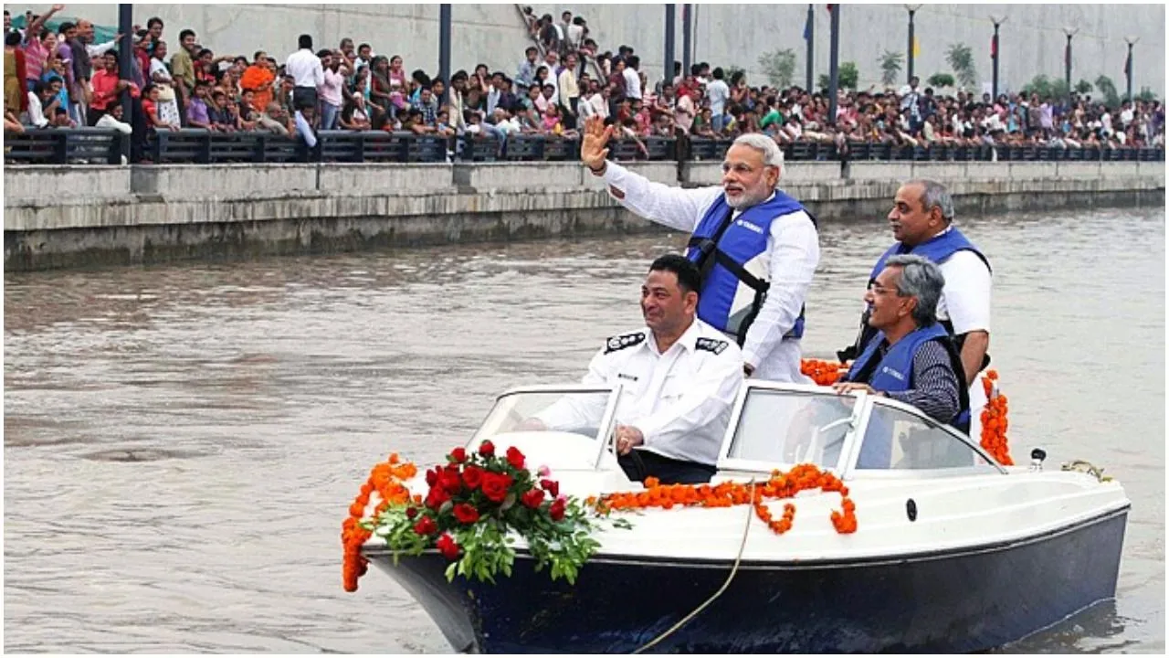 डबल डेकर स्टीमर में बैठ नमामि गंगे योजना की हकीकत जानेंगे PM मोदी