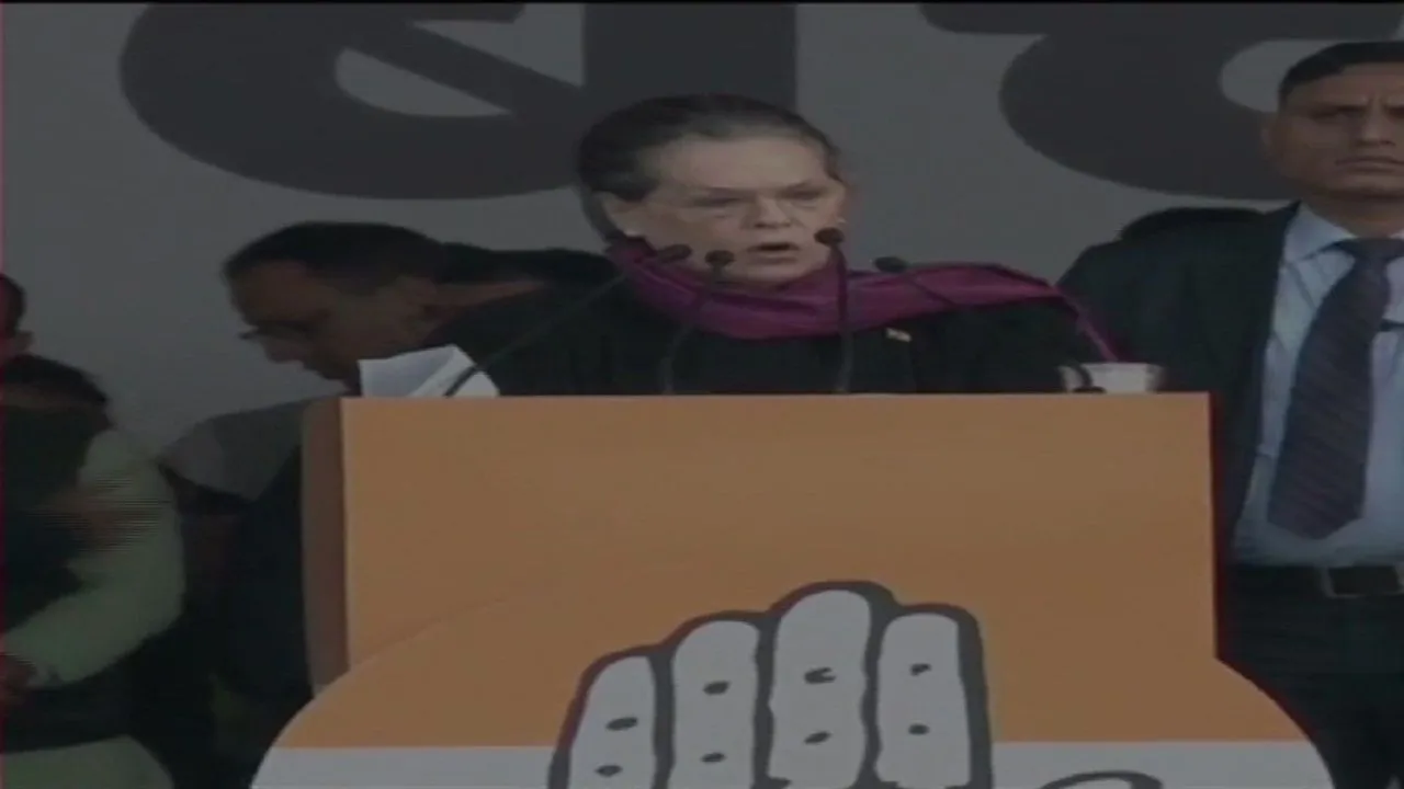 Bharat Bachao Rally: संकीर्ण एजेंडा है कि लोगो को लड़वाओ और असल मुद्दे से भटकाओ- सोनिया गांधी