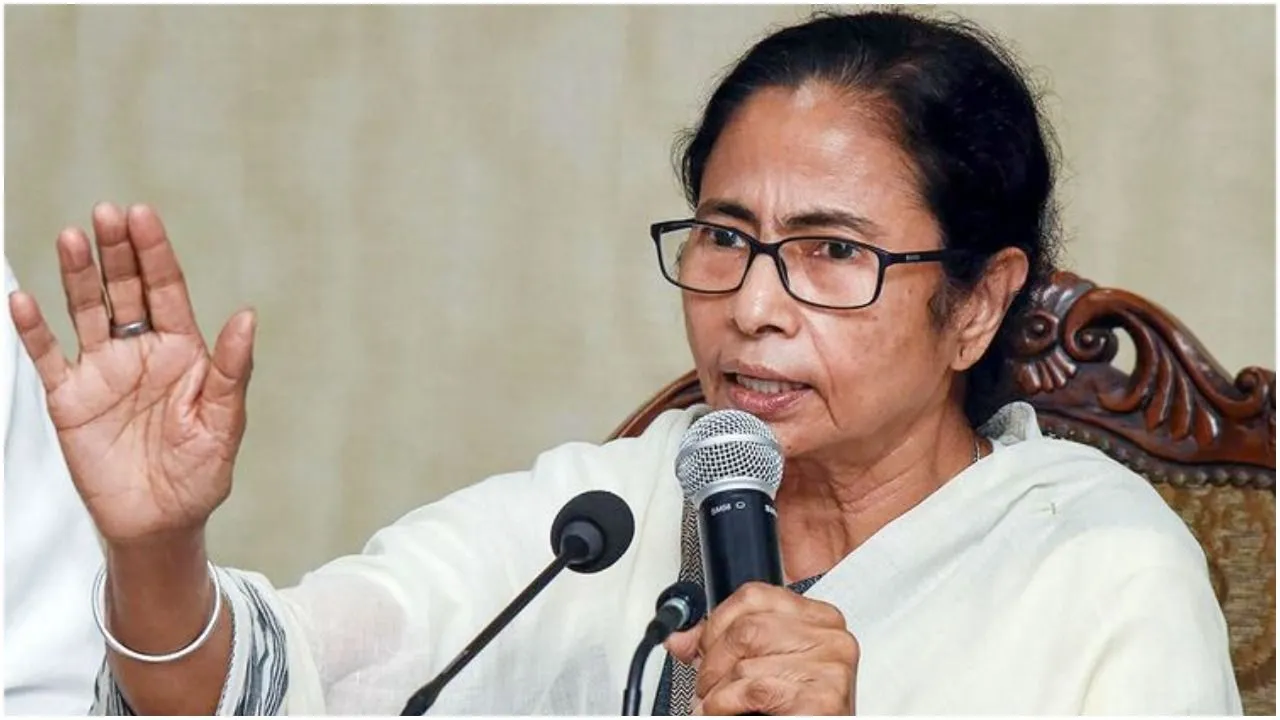 नागरिकता कानून: ममता बनर्जी का आरोप, बाहरी लोग और सांप्रदायिक ताकतें बंगाल में फैला रहीं हिंसा