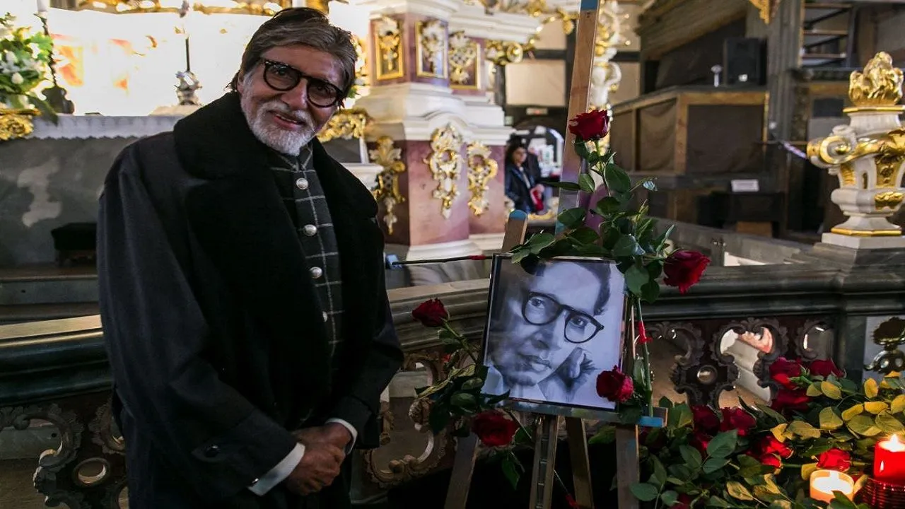 PHOTO: अमिताभ बच्चन ने यूरोप के सबसे पुराने चर्च में की प्रार्थना, शेयर की तस्वीरें