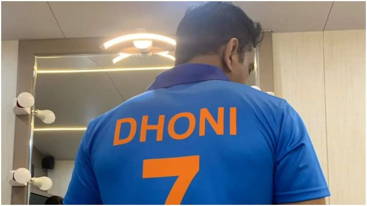 BIG NEWS: महेंद्र सिंह धोनी ने पहनी टीम इंडिया की नीली जर्सी, अब वापसी का इंतजार