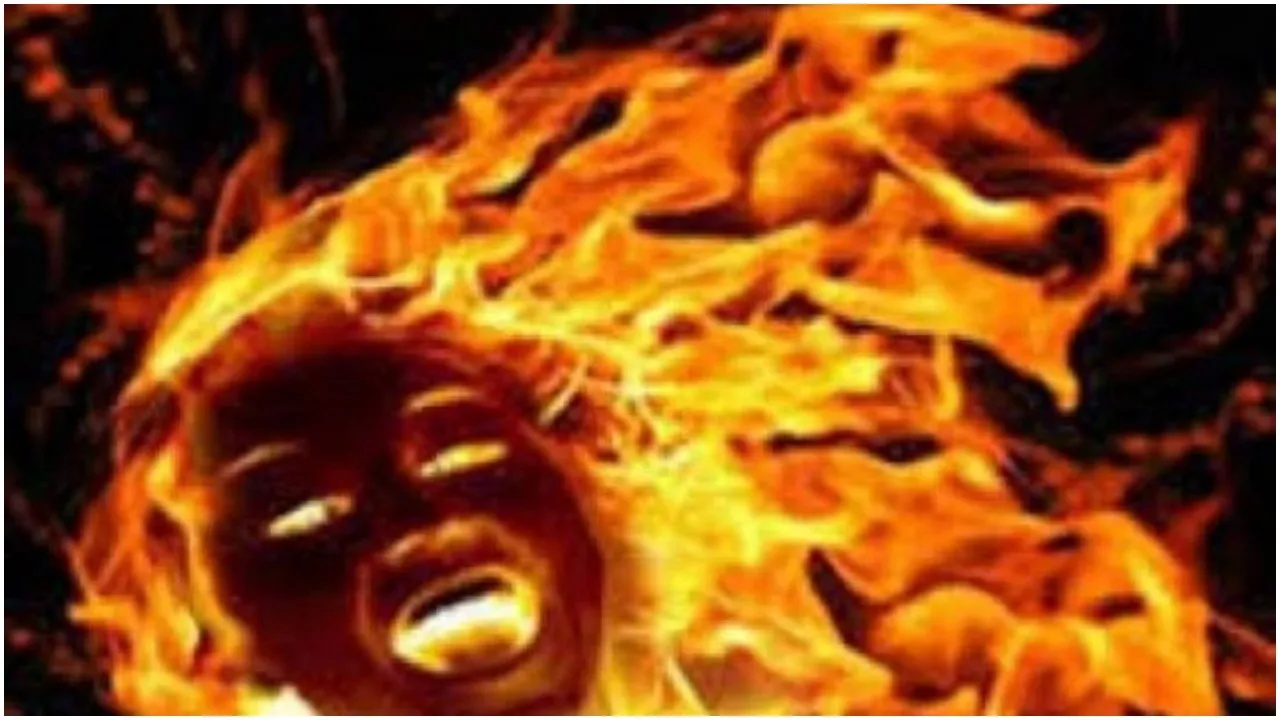मुजफ्फरपुर: रेप की कोशिश नाकाम होने पर जलाई गई युवती ने दम तोड़ा, विरोध प्रदर्शन जारी