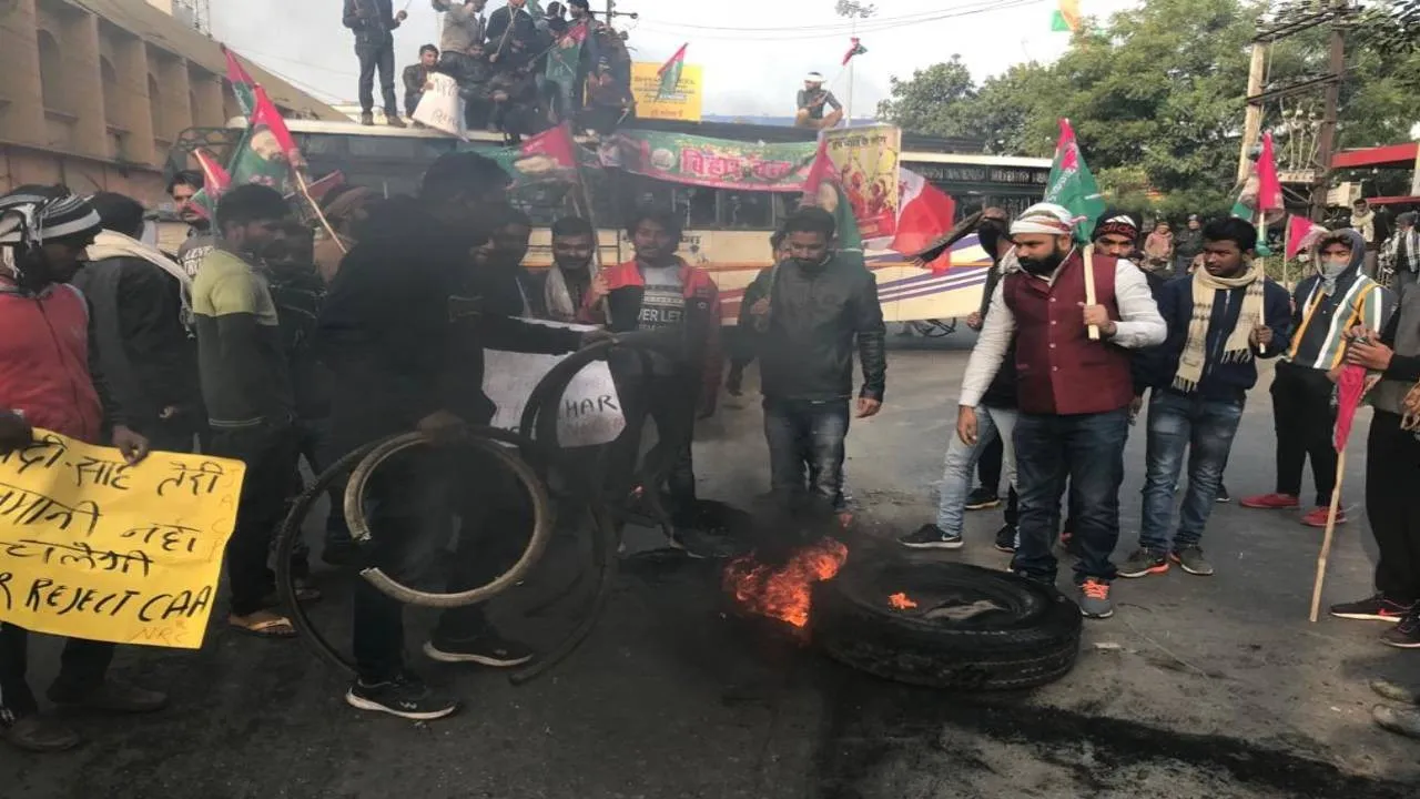 नागरिकता कानून के खिलाफ वाम दलों का 'बिहार बंद', कई जगहों पर ट्रेनें रोकी गईं
