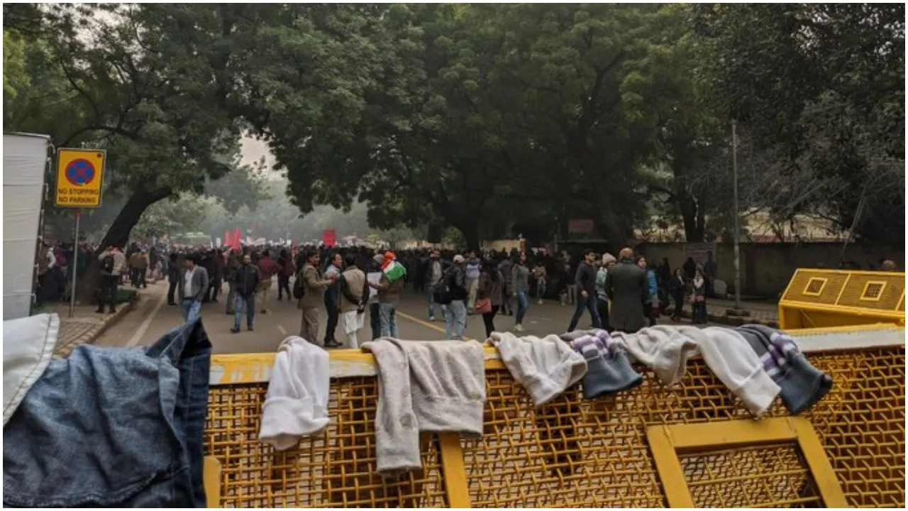 हैदराबाद में सीएए के विरोध में रैली में जा रहे प्रदर्शनकारी गिरफ्तार, दिल्‍ली में संदीप दीक्षित हिरासत में