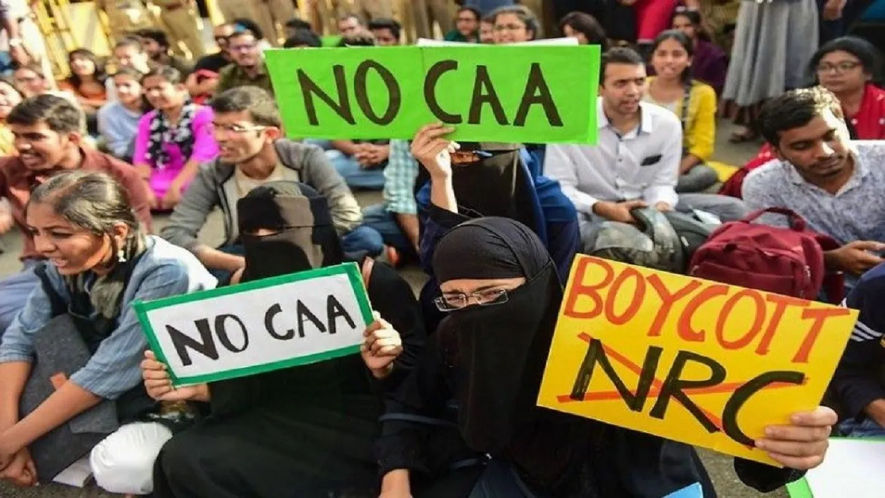 CAA Protest: CAA के विरोध में तेज हुए प्रदर्शन, प्रयागराज में समेत कई जगहों पर इंटरनेट बैन, सैकड़ों हिरासत में
