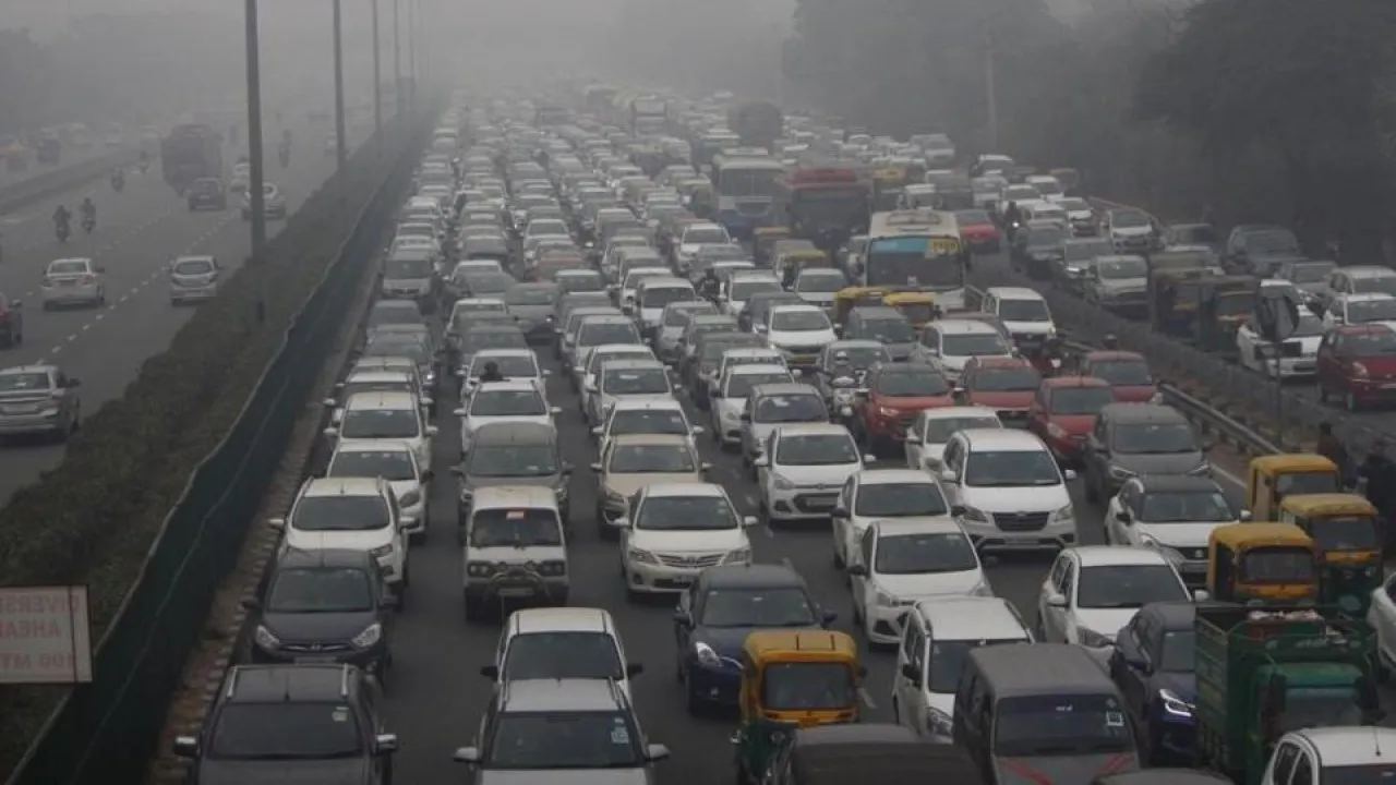 CAA Protest: गुरुग्राम में लगा 6 किलोमीटर लंबा जाम, दिल्ली बॉर्डर पर फंसी हजारों गाड़ियां