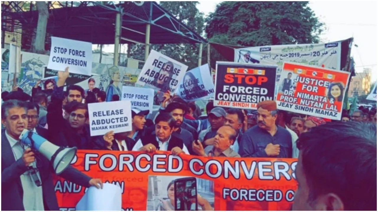 पाकिस्‍तान में महक केसवानी हो गई महक फातिमा, धर्मांतरण पर मचा बवाल