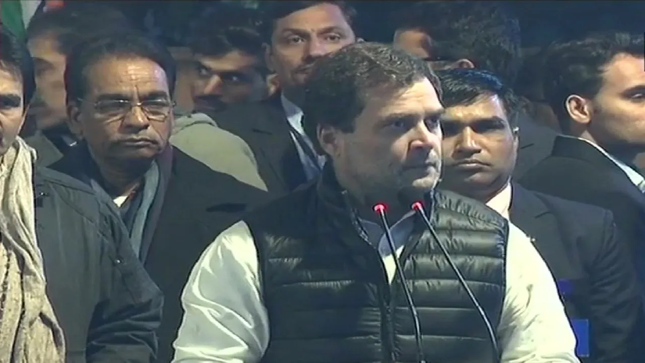 सत्याग्रह पर बैठे राहुल गांधी का BJP पर हमला, बोले- देश के दुश्मन जो नहीं कर सके, वो PM मोदी कर रहे हैं