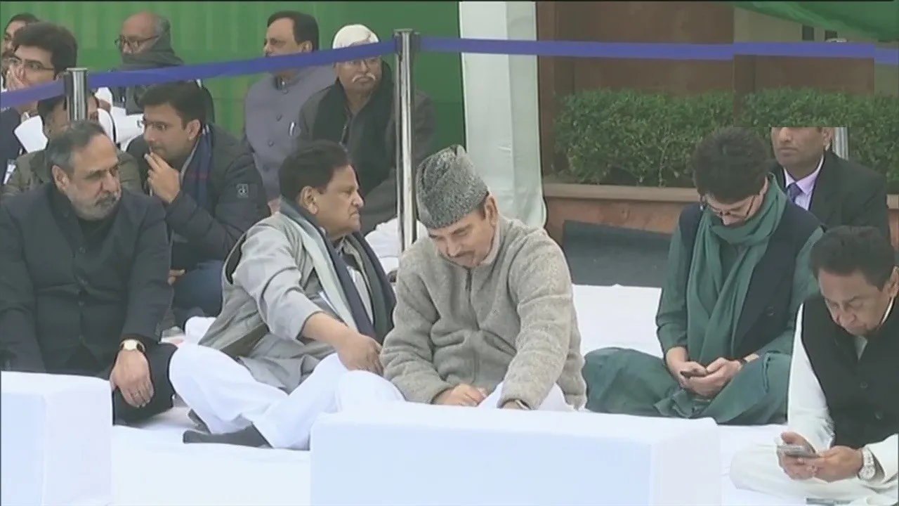 CAA और NRC के खिलाफ कांग्रेस का राजघाट पर धरना शुरू, सोनिया और राहुल गांधी होंगे शामिल