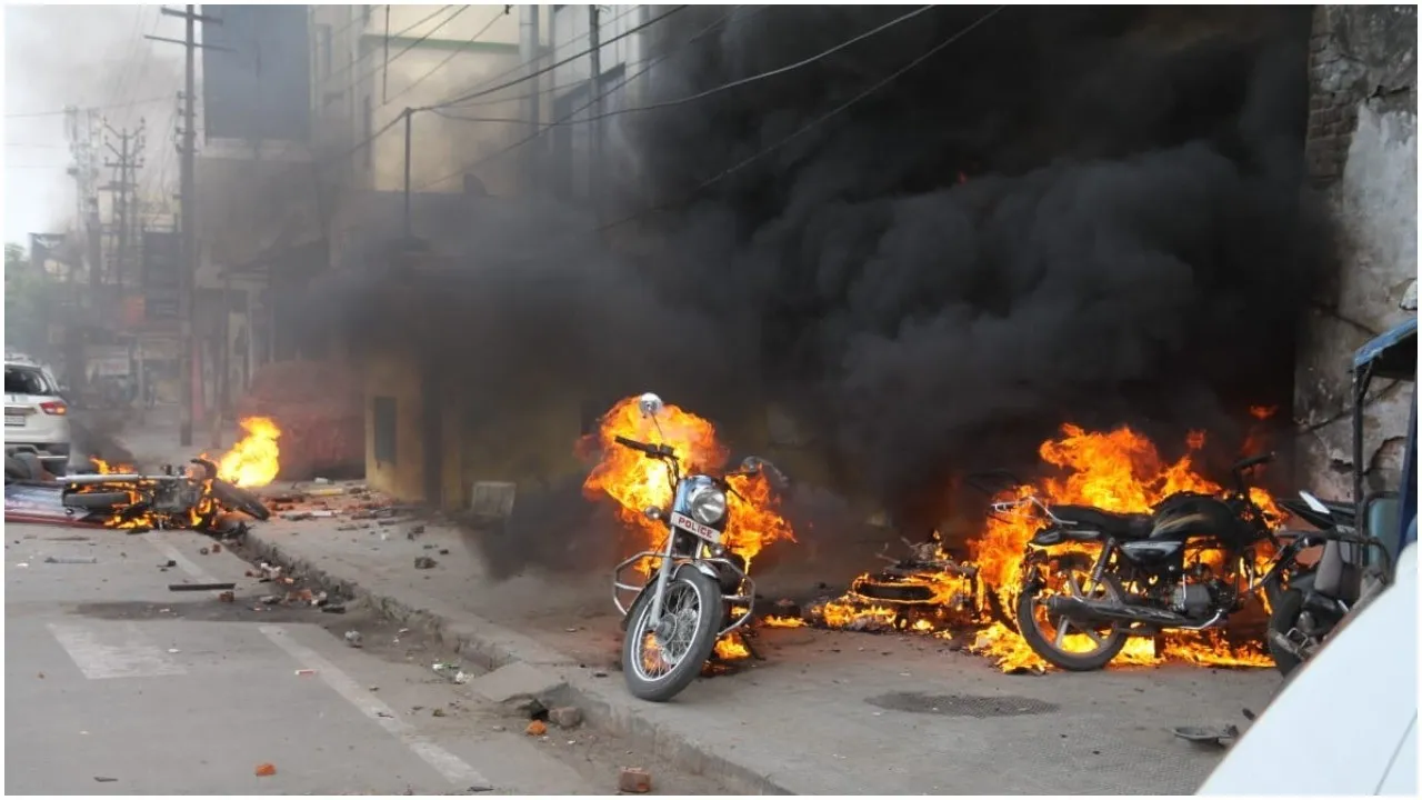 उत्‍तर प्रदेश में CAA के विरोध प्रदर्शन में अब तक 15 जानें गईं, 705 लोग गिरफ्तार