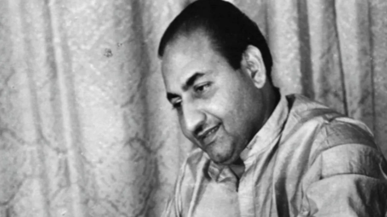 मोहम्मद रफी को भगवान की तरह पूजता है उनका जबरा फैन, लैंप से लेकर चादर तक दिलाते हैं रफी की याद