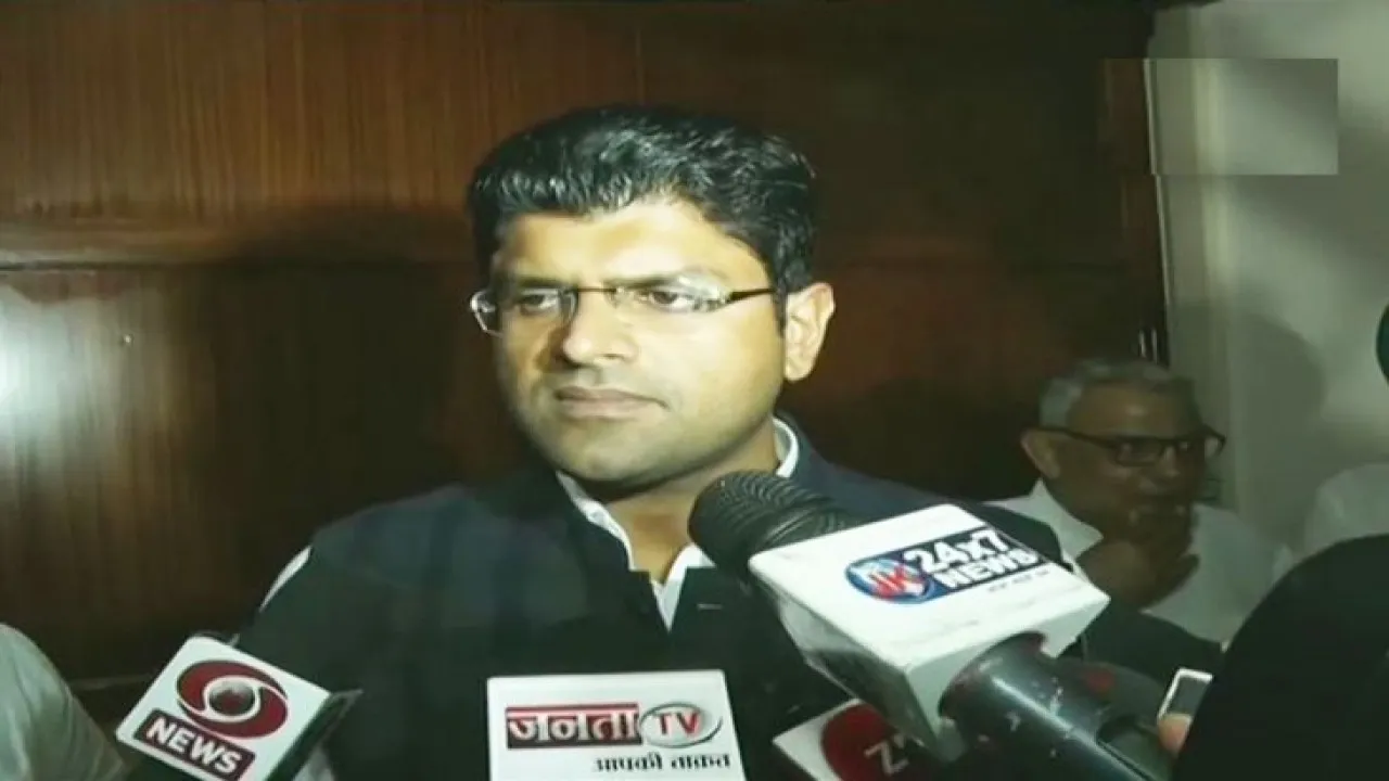 हरियाणा: दुष्‍यंत चौटाला की पार्टी JJP में बगावत, MLA रामकुमार गौतम ने दिया इस्तीफा