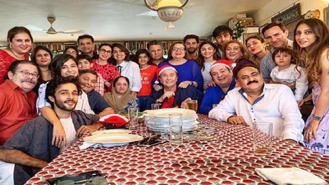 कपूर खानदान की चार पीढ़ियों के साथ नजर आईं आलिया भट्ट, करिश्मा ने शेयर की तस्वीर