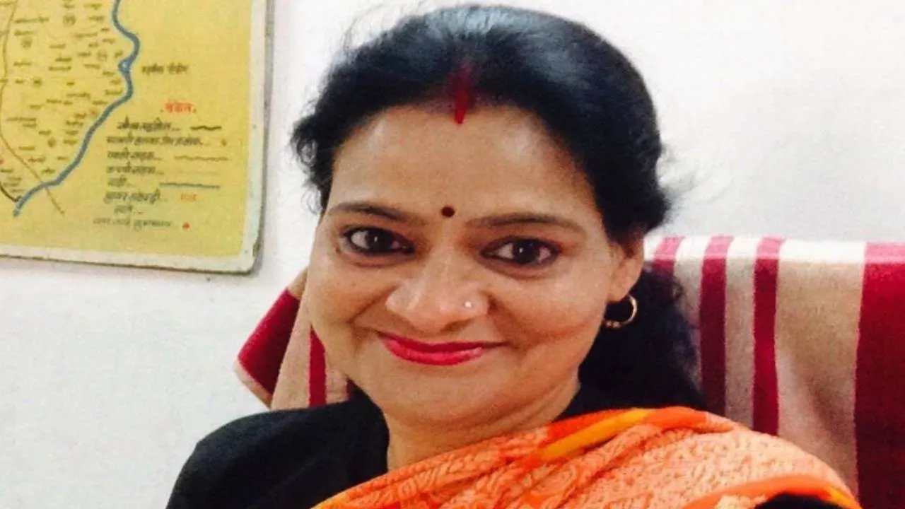 केबीसी से मशहूर हुई महिला अधिकारी को फेसबुक पोस्ट ने करा दिया निलंबित