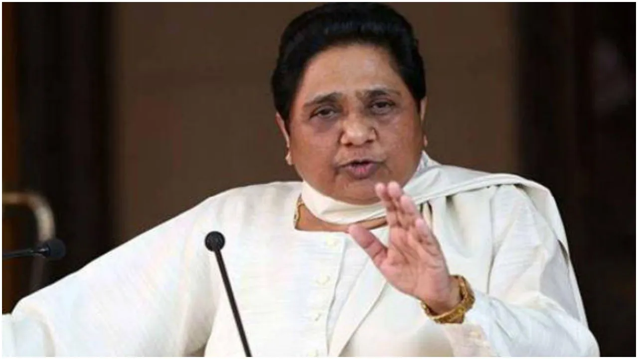 मायावती का प्रियंका पर हमला - कांग्रेस ने की दलितों की अनदेखी, बनानी पड़ी BSP