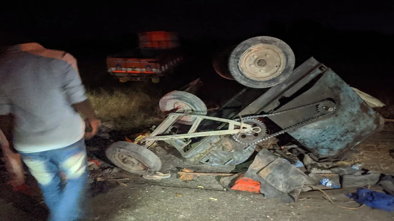 ट्रक-बैलगाड़ी के बीच भीषण टक्कर में 3 लोगों की मौत, 2 गंभीर घायल, मामला दर्ज