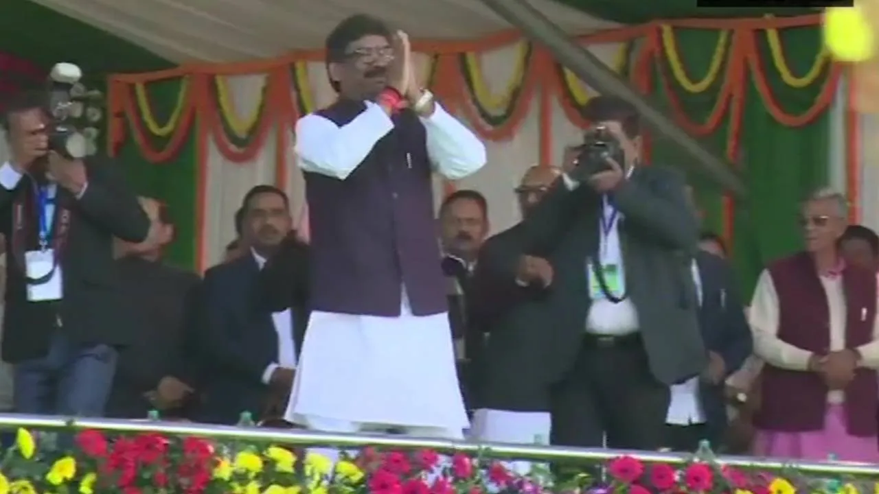 Hemant Soren Oath Ceremony: सोरेन के साथ 3 विधायकों ने मंत्री पद की शपथ ली