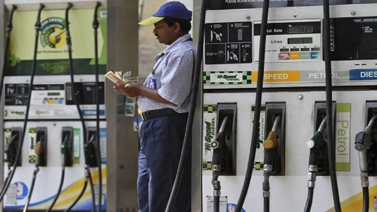 Petrol Diesel Rate: पेट्रोल-डीजल के कीमतों में लगातार हो रही वृद्धि, जानें आज का भाव