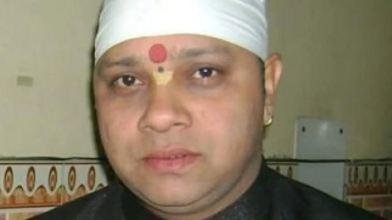 UP में इंटरनेशनल भजन गायक समेत पत्नी और बेटी की गला रेतकर हत्या, बेटा घर से गायब