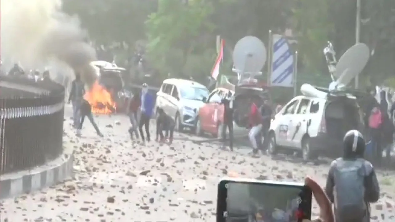 सदफ जफर और एसआर दारापुरी सहित 12 आरोपियों को जमानत, समर्थन में उतरीं थी प्रियंका गांधी