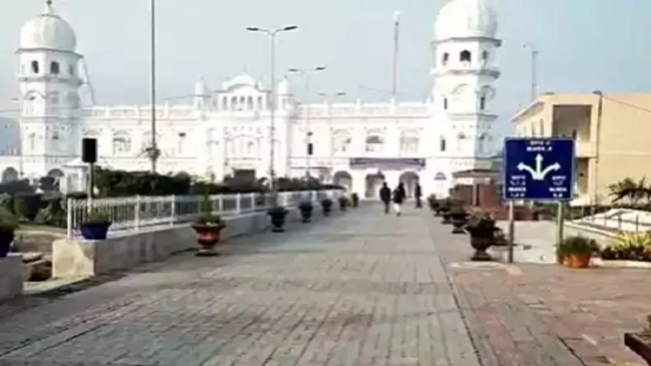 ननकाना साहिब पर हमले को लेकर विहिप ने उच्चायोग के सामने किया प्रदर्शन