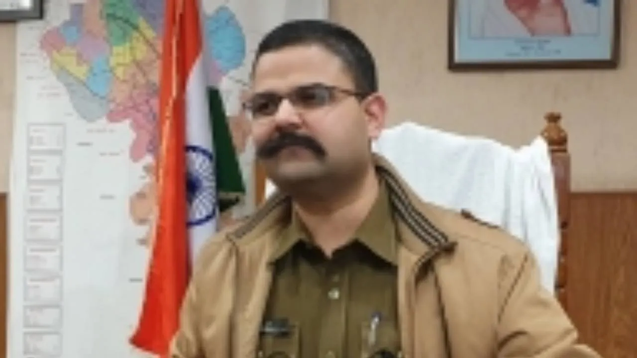 CM योगी की बड़ी कार्रवाई, कथित वीडियो मामले में SSP वैभव कृष्ण सस्पेंड
