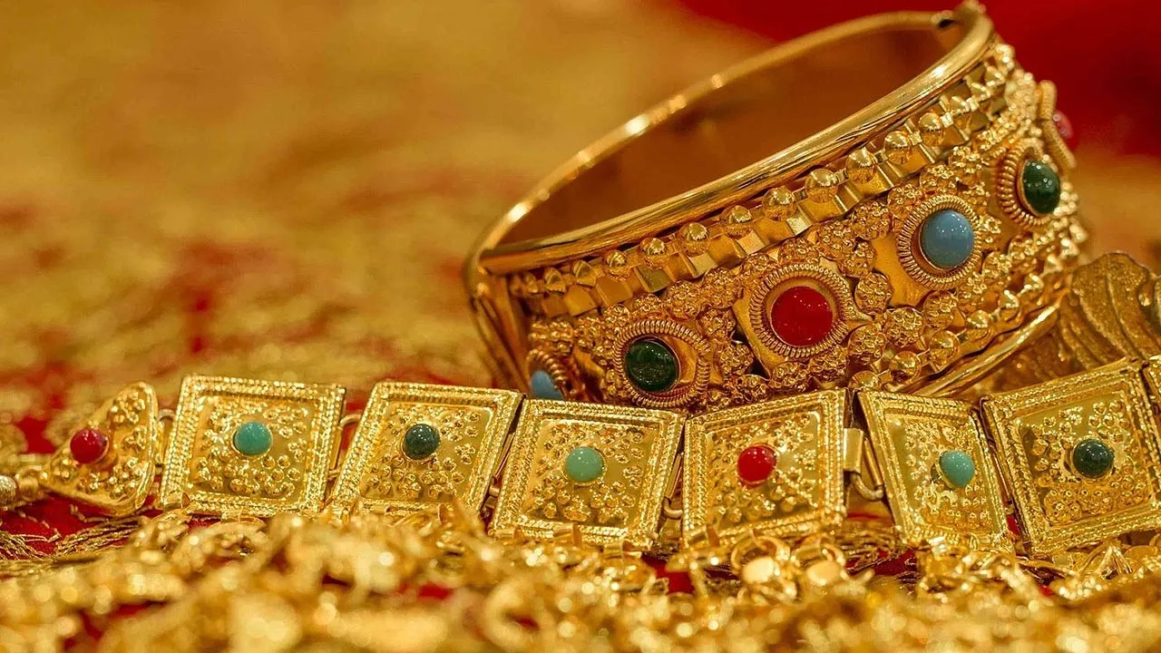 Gold News: भाव बढ़ने के बावजूद 6 महीने में 30 फीसदी घटी सोने की मांग, जानें वजह
