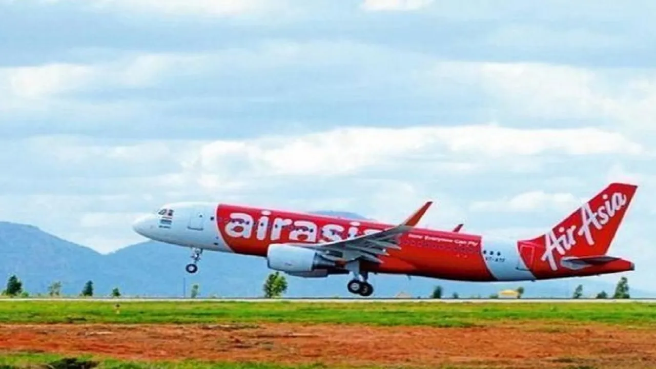 Air Asia के यात्री ने दी विमान को उड़ाने की धमकी, बीच उड़ान से ही वापस लौटा विमान, फिर...