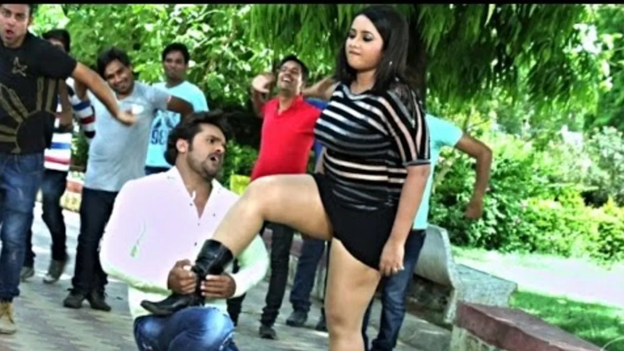 रानी चटर्जी की अदाओं पर खेसारी हुए फेल,  कहा- 'बंगलावाली जंगला से लाइन मारेली'