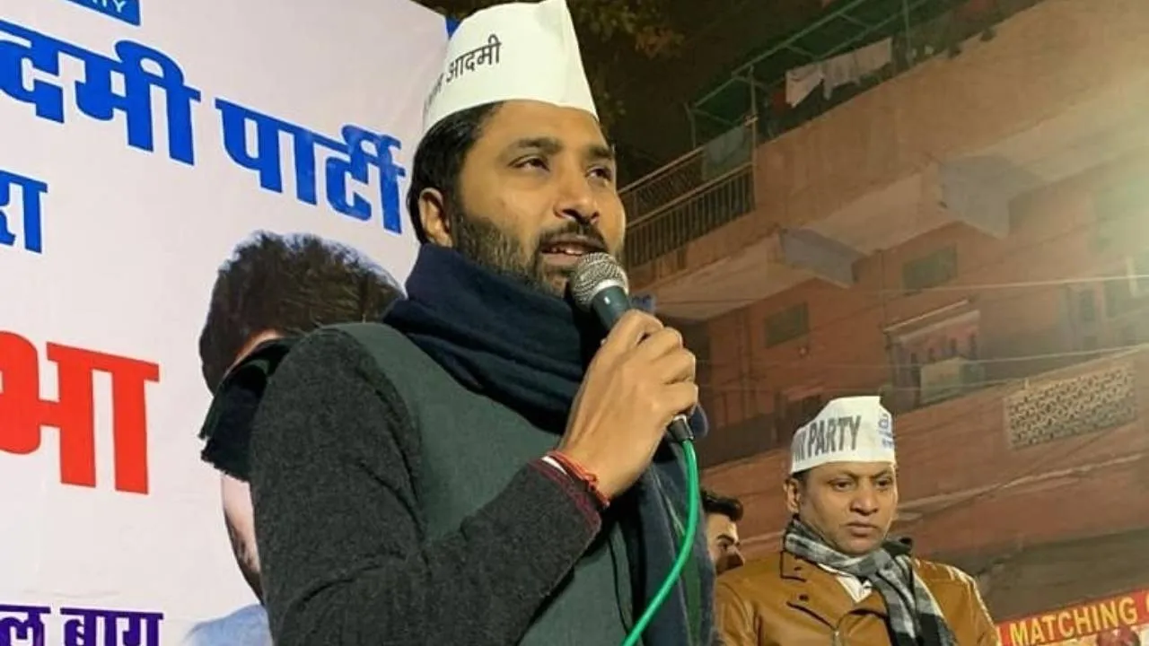दिल्ली विधानसभा चुनाव 2020: करोलबाग से AAP ने फिर विशेष रवि को उतारा, विवादों से रहा है गहरा नाता