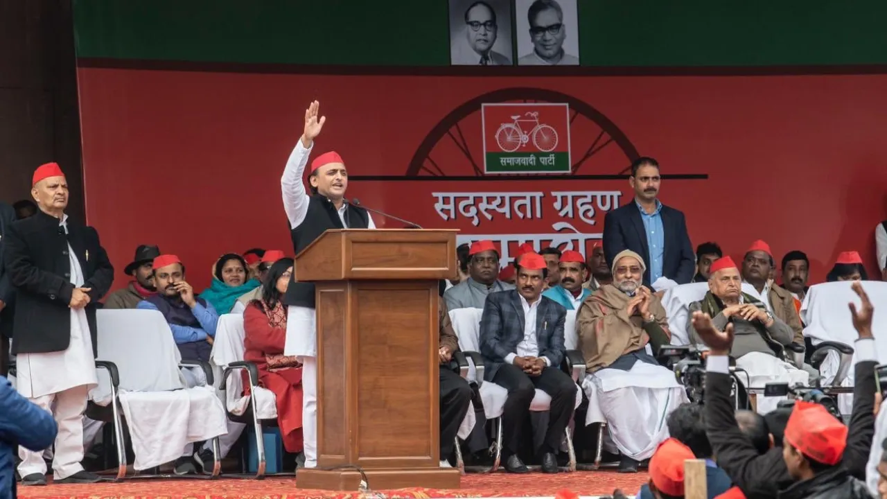 HYV के पूर्व अध्यक्ष ने ली सपा की सदस्यता, अखिलेश बोले 'अभी और बड़े-बड़े नाम शामिल होंगे'