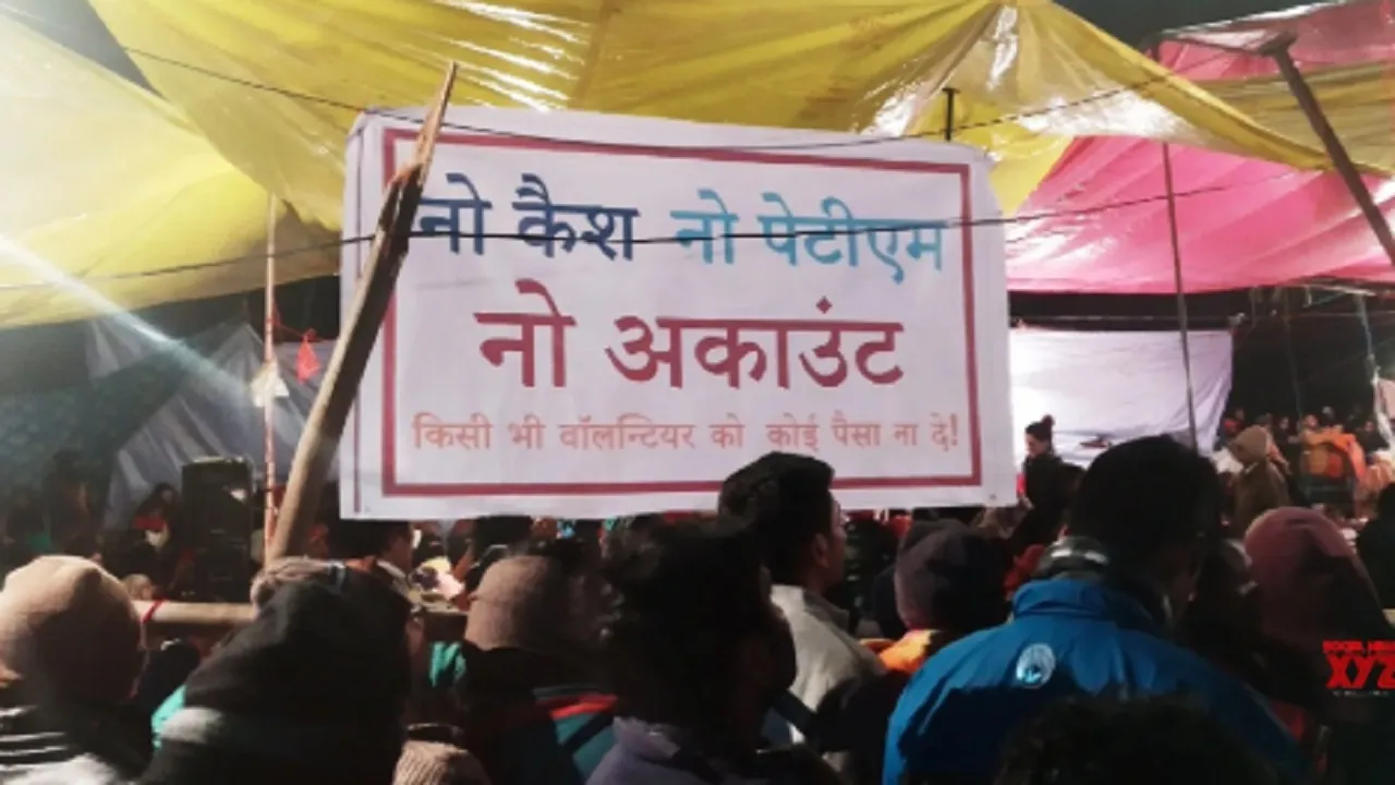 शाहीन बाग में लगे 'नो कैश नो पेटीएम' के पोस्टर, पैसे लेकर धरने में बैठने का जवाब