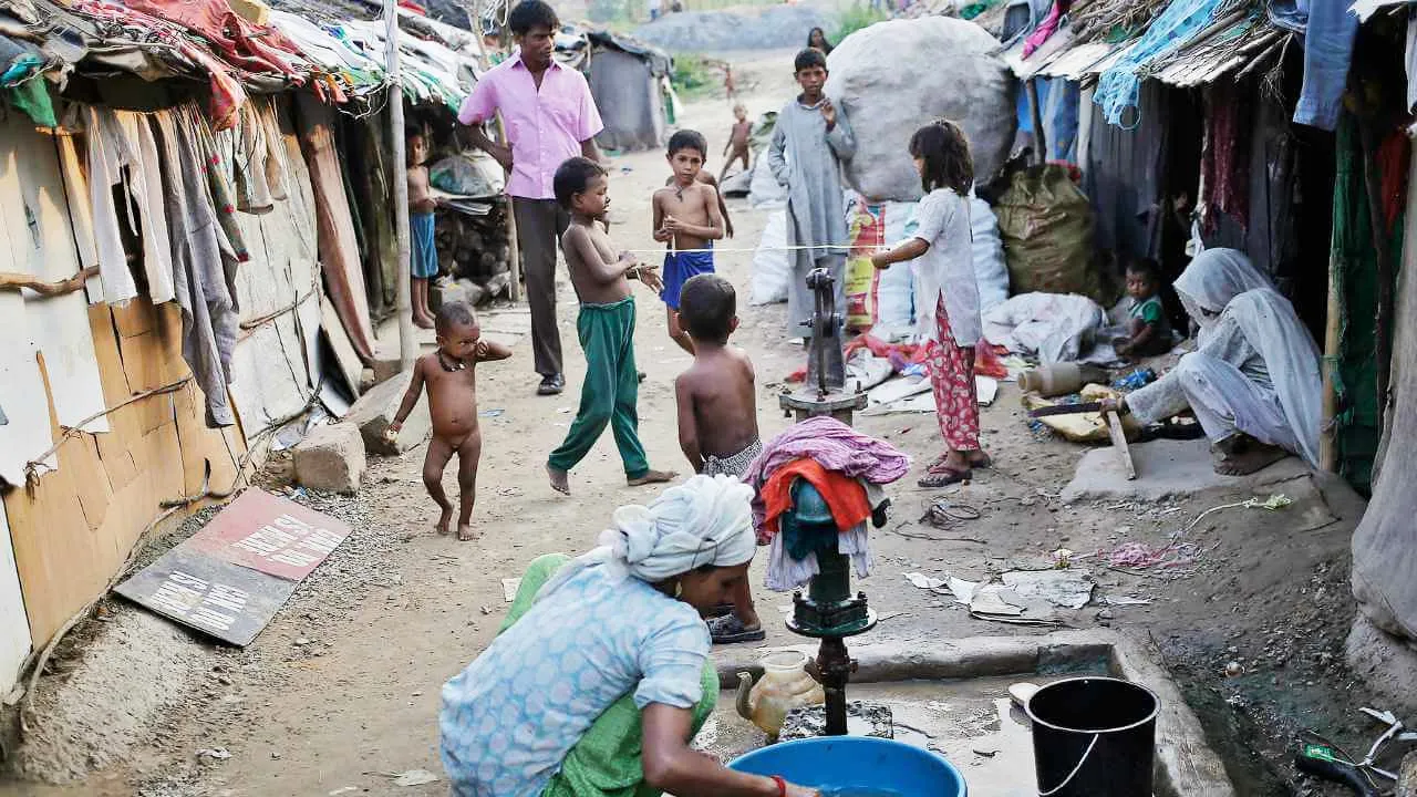 पाकिस्तान से आए हिंदू शरणार्थियों को आधे दामों पर जमीन दे रही राजस्थान सरकार