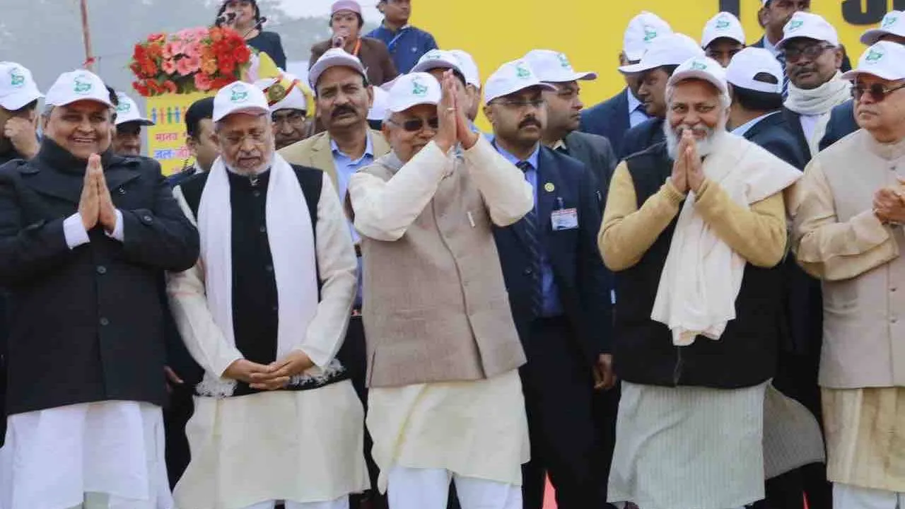 कांग्रेस-आरजेडी के 5 विधायकों ने दिखाए बागी तेवर, नीतीश सरकार के कार्यक्रम में भाग लिया