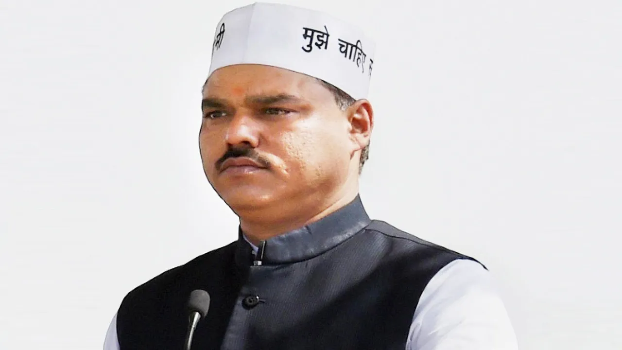 आम आदमी पार्टी ने जितेंद्र तोमर का टिकट काटा, पत्‍नी प्रीति तोमर को उतारा